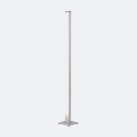 Hohe, schlanke Stehlampe auf quadratischem Sockel. Helle Lichtleiste verläuft die ganze Länge.