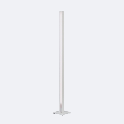 Eine schlanke, weiße Stehlampe auf quadratischem Fuß. Der hohe, rechteckige Schirm erzeugt ein sanftes Licht.