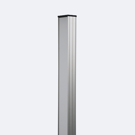 Graue, längliche Metallsäule mit schwarzem Abschluss vor hellem Hintergrund.
