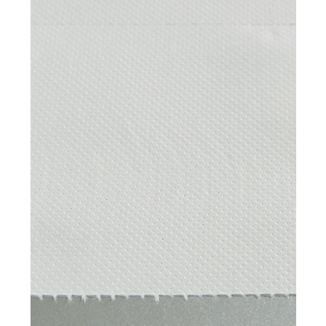 Close-up van een witte textuur met kleine, uniforme bultjes en een geperforeerde lijn bovenaan en onderaan.