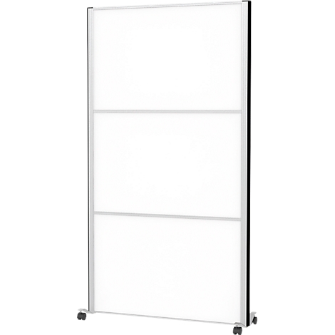 Witte, mobiele roomdivider met drie horizontale spanten. Het frame is zilver, de wielen zijn zwart.