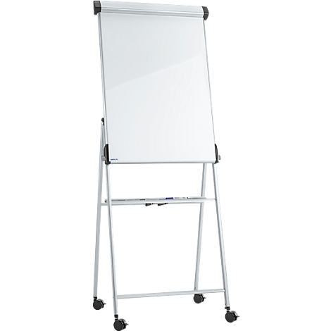Weißes Flipchart auf rollbarem, silberfarbenem Gestell. Oben und an den Seiten schwarze Halterungen.