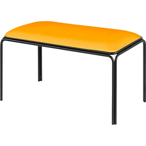Un petit tabouret avec une assise jaune et un cadre noir. L'assise est rectangulaire, le cadre est constitué de tiges courbées.