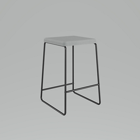 Hocker mit grauem Sitz und schwarzem Gestell auf grauem Hintergrund.