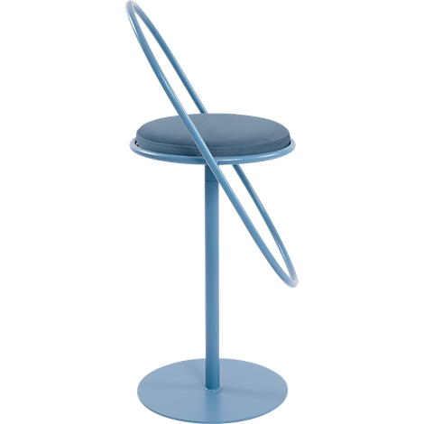 Blaues Metallgestell, runder Sitz und Rückenlehne in Form eines Kreises.