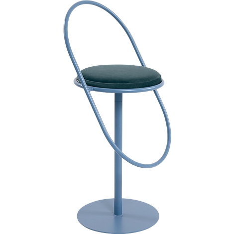 Blaues Metallhocker-Design mit rundem Sitz, umlaufender Rückenlehne. Steht auf rundem Fuss.