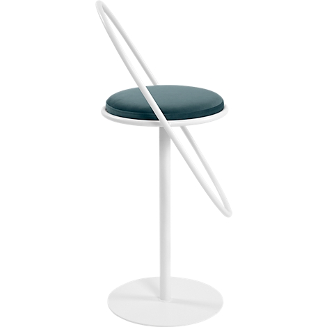 Ein weisser Hocker mit dunkelblauem Sitz. Ein weisser Ring bildet die Lehne.
