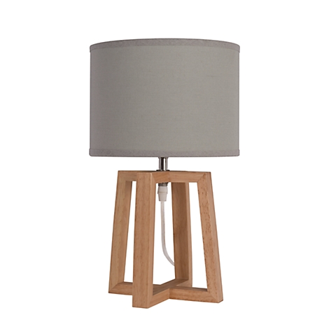 Tischlampe mit grauem Lampenschirm und Holzgestell. Das Gestell ist geometrisch gestaltet.