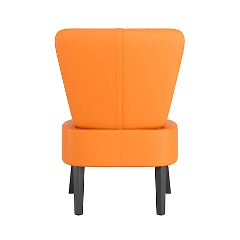 Oranje stoel, achteraanzicht. De rugleuning is trapeziumvormig, de zitting afgerond. Zwarte poten.