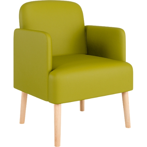 Een groene fauteuil met houten poten tegen een witte achtergrond. De fauteuil heeft een afgeronde vorm met armleuningen.