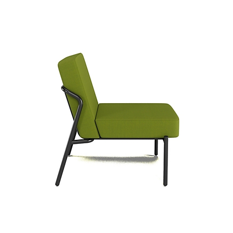 Een groene fauteuil met een zwart frame, zijaanzicht.