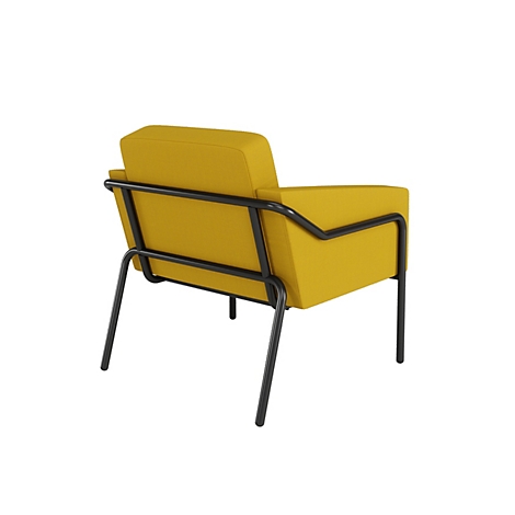Gele fauteuil met zwart metalen frame, van achteren gezien.