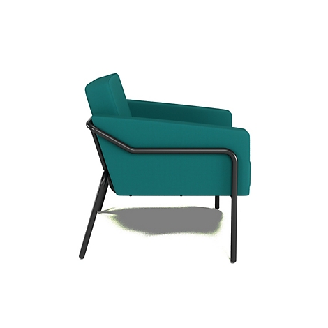 Een turquoise fauteuil in profiel, met zwarte metalen poten en frame. Op een witte achtergrond.