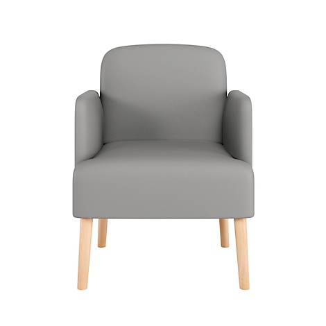 Fauteuil gris avec pieds en bois, sur fond blanc.