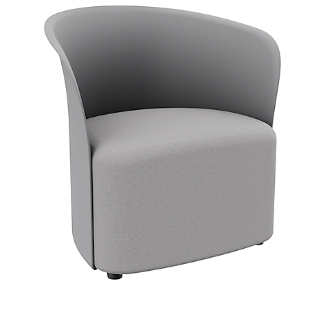 Fauteuil rond gris avec dossier large. Le fauteuil est isolé.