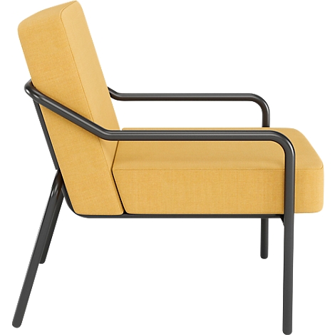 Gele fauteuil met zwarte metalen armleuningen en poten.