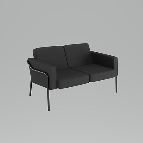 Ein schwarzes Zweisitzer-Sofa, vor grauem Hintergrund. Das Gestell ist Metallfarben, die Sitzfläche ist aus Stoff.