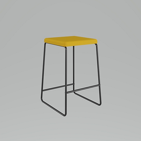 Ein Barhocker mit gelber Sitzfläche und schwarzem Metallgestell, vor grauem Hintergrund.