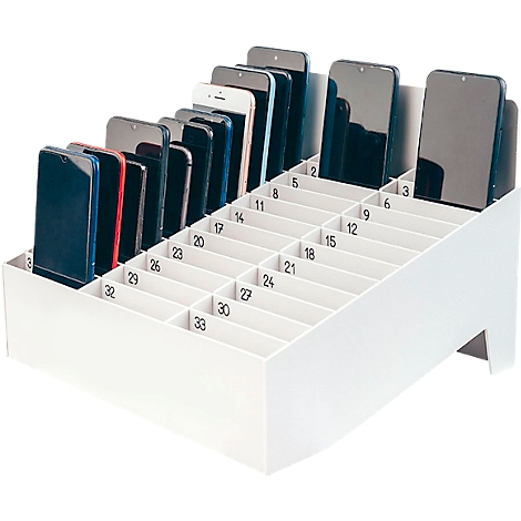 Bac de rangement blanc avec des téléphones portables. Le bac est divisé en plusieurs compartiments numérotés. Les téléphones sont de différentes couleurs.