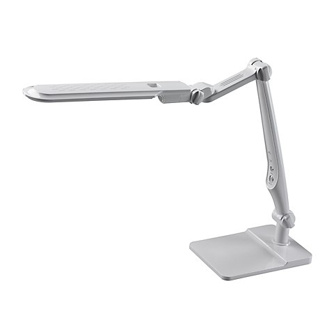 Eine weiße Schreibtischlampe mit verstellbarem Arm. Die Lampe hat einen rechteckigen Leuchtkörper und einen quadratischen Fuß.