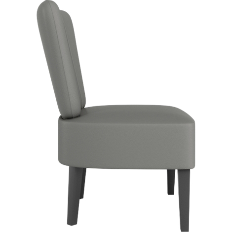 Grauer gepolsterter Stuhl, der von der Seite abgebildet ist, mit geschwungenem Rücken und vier dunklen Beinen.