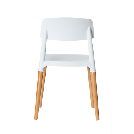 Silla blanca con patas de madera clara, respaldo y asiento.