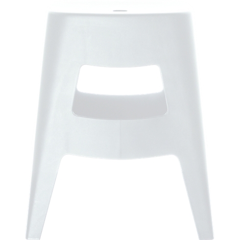 Tabouret blanc avec une ouverture rectangulaire au milieu. Les pieds sont légèrement inclinés vers l'extérieur.