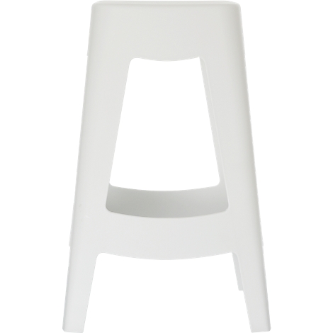 Tabouret blanc avec ouverture rectangulaire au milieu. Il se dresse devant un fond neutre.