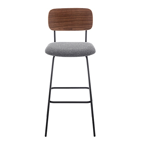 Un tabouret de bar gris avec un dossier en bois et des pieds en métal noir, vue de côté.