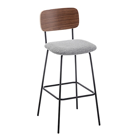 Un tabouret de bar avec assise grise et dossier en bois. Le cadre en métal noir repose sur un fond blanc.