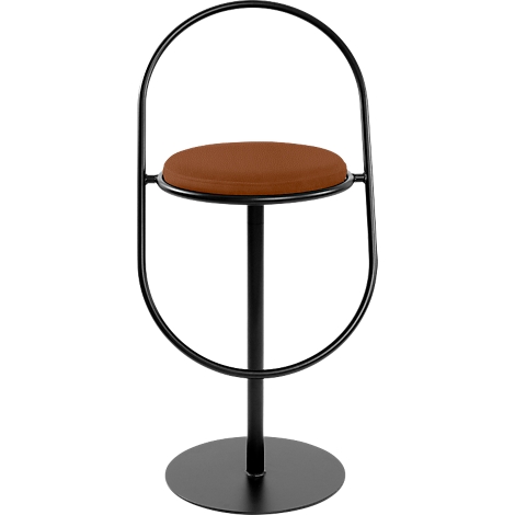Tabouret de bar noir avec assise marron et dossier semi-circulaire.