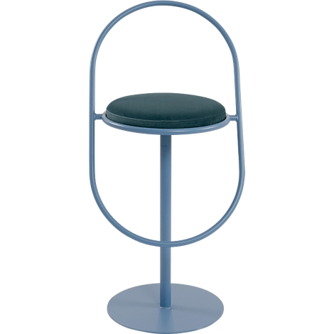 Chaise bleu clair avec assise et dossier circulaires. Siège vert foncé. Pied de chaise avec pied rond.
