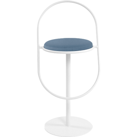 Tabouret de bar blanc avec assise bleue et dossier rond.