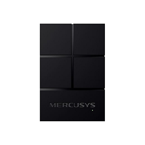Schwarzer, rechteckiger WLAN-Repeater von Mercusys mit vier quadratischen Segmenten und kleiner grüner LED.