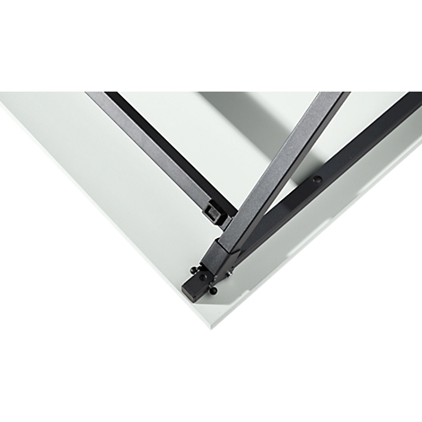 Primer plano: Unión de esquina de patas de mesa de metal. Las patas se encuentran en el punto de esquina sobre una superficie blanca.