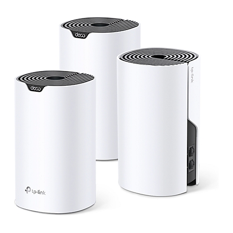 Drei weiße, zylindrische WLAN-Router mit grau strukturierten Oberseiten. Auf den Routern sind Logos von TP-Link und Deco zu sehen.