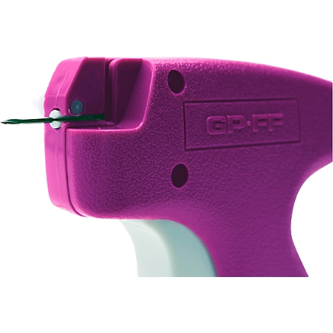 Close-up van een paars labelpistool. Een groene naald is zichtbaar. Het pistool heeft de opdruk "GP-FF".