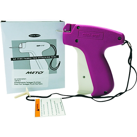 Paarse labelaanzetter met witte handgreep en accessoires op witte achtergrond. Op de verpakking staat 'GP Fine Fabric Tag Attaching Tool'.