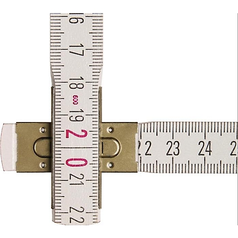 Plan rapproché d'une règle pliante, qui mesure une distance différente à 20 cm.