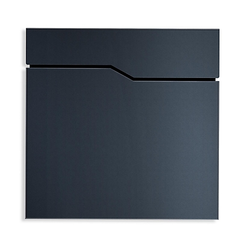 Applique murale carrée bleu foncé avec partie supérieure biseautée et fine ligne.