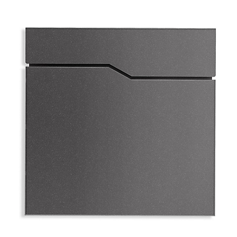 Couverture carrée grise avec un renfoncement rectangulaire dans la moitié supérieure.