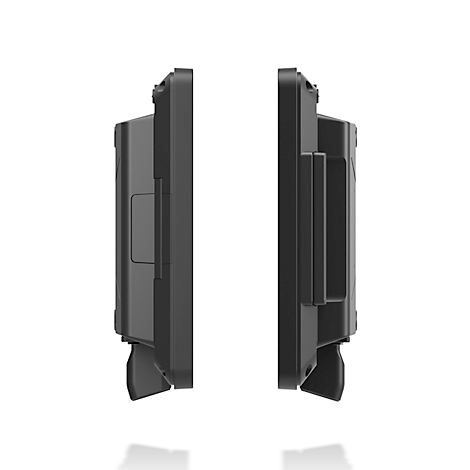 Deux appareils rectangulaires noirs se font face. Les appareils ont des éléments en saillie.
