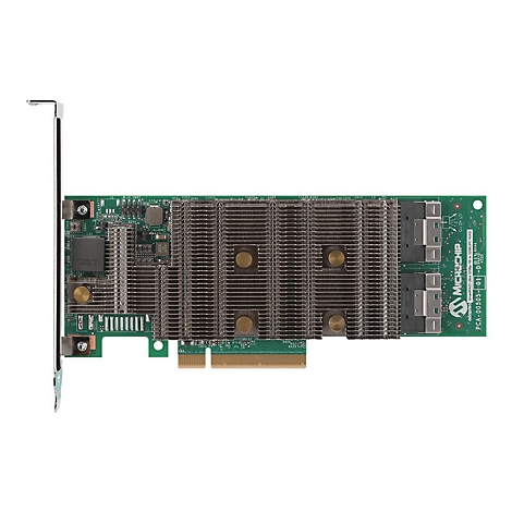 Une carte PC verte avec des dissipateurs thermiques, des connecteurs et le logo 'Microchip' sur fond blanc.