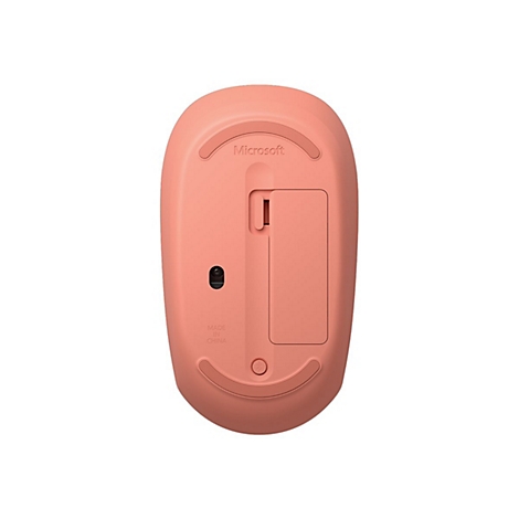 Draufsicht auf eine rosa Maus. Auf der Unterseite befinden sich die Marke Microsoft, ein Batteriefach und die Aufschrift "Made in China".