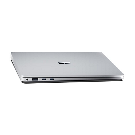 Geschlossenes, silbernes Laptop mit Windows-Logo. Auf weiÃŸem Hintergrund.