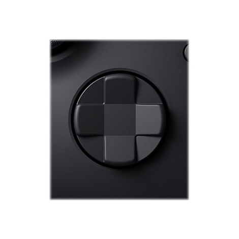 Nahaufnahme eines schwarzen Gamecontrollers, Fokus auf das Steuerkreuz. Das Steuerkreuz ist kreisförmig angeordnet und in acht Quadrate unterteilt.