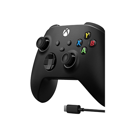 Schwarzer Xbox-Controller mit bunten Knöpfen und USB-C-Kabel.