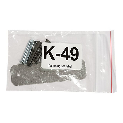Plastiktüte mit Schrauben, Dübeln und Metallplatte. Aufkleber mit "K-49 fastening set label".