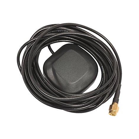 Schwarze GPS-Antenne mit aufgewickeltem Kabel und goldenem SMA-Stecker vor weißem Hintergrund.
