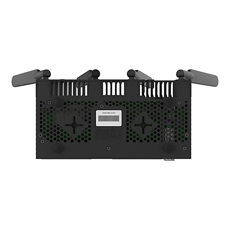 RÃ¼ckseite eines schwarzen Routers mit Antennen, LÃ¼ftungsschlitzen und einem Etikett.